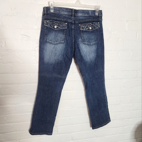 White House Black Market Noir Distressed Capri Jean - Picture 5 of 6